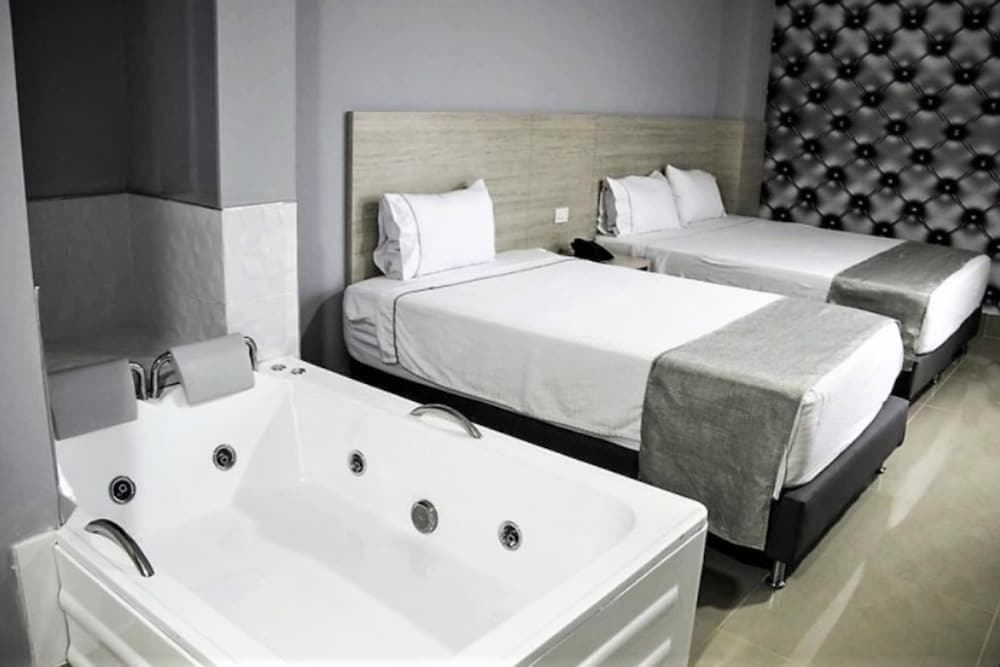 Hotel Lleras Express 40/41
