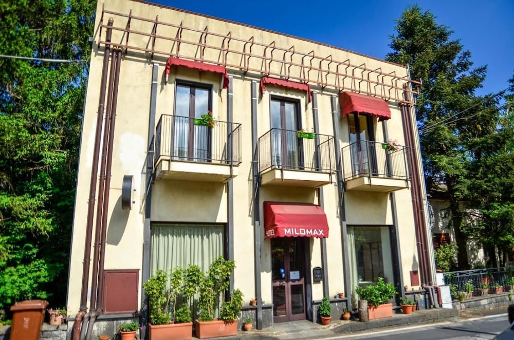 HOTEL MILOMAX 3/68