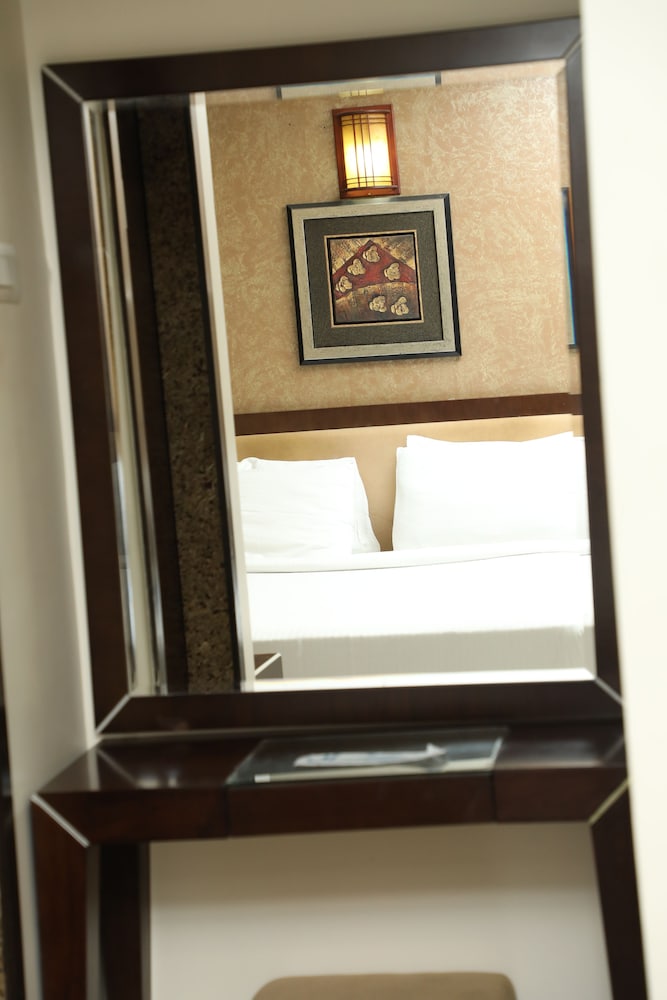 Hotel Anantha Executive Suites 4/18