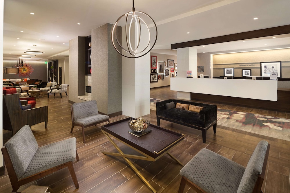 Hampton Inn Suites Dallas Downtown 67/83
