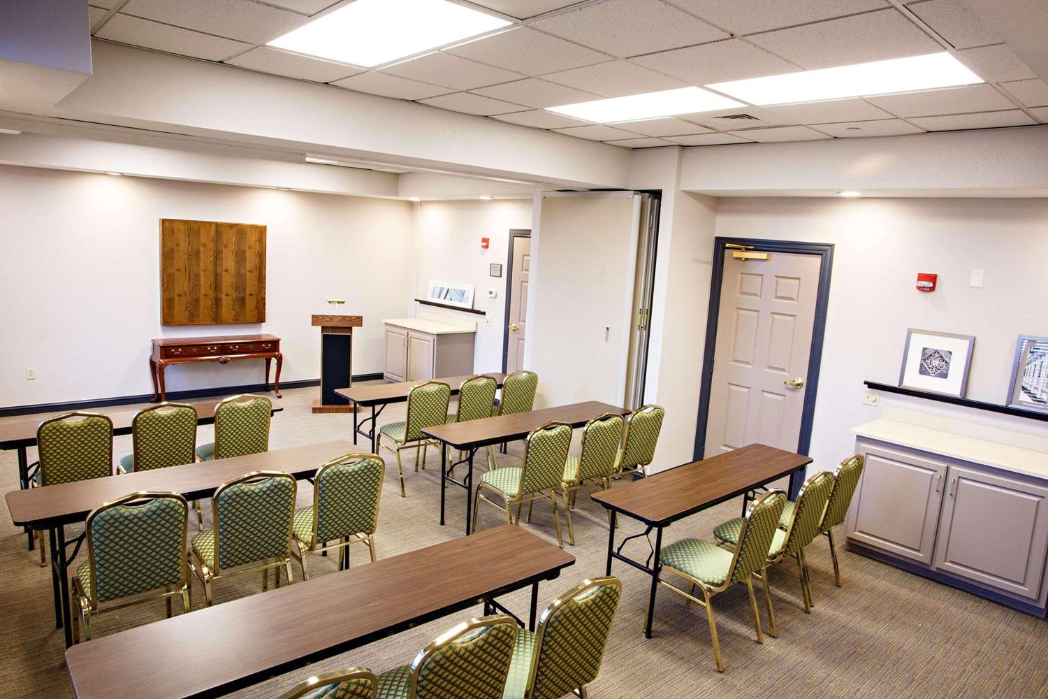 Country Inn & Suites by Radisson Harrisburg West PA 37/41