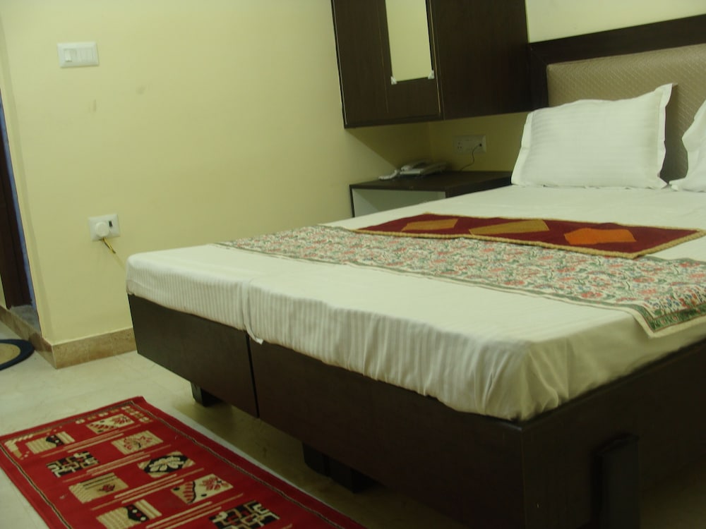 EXECUTIVE, QUEEN BED