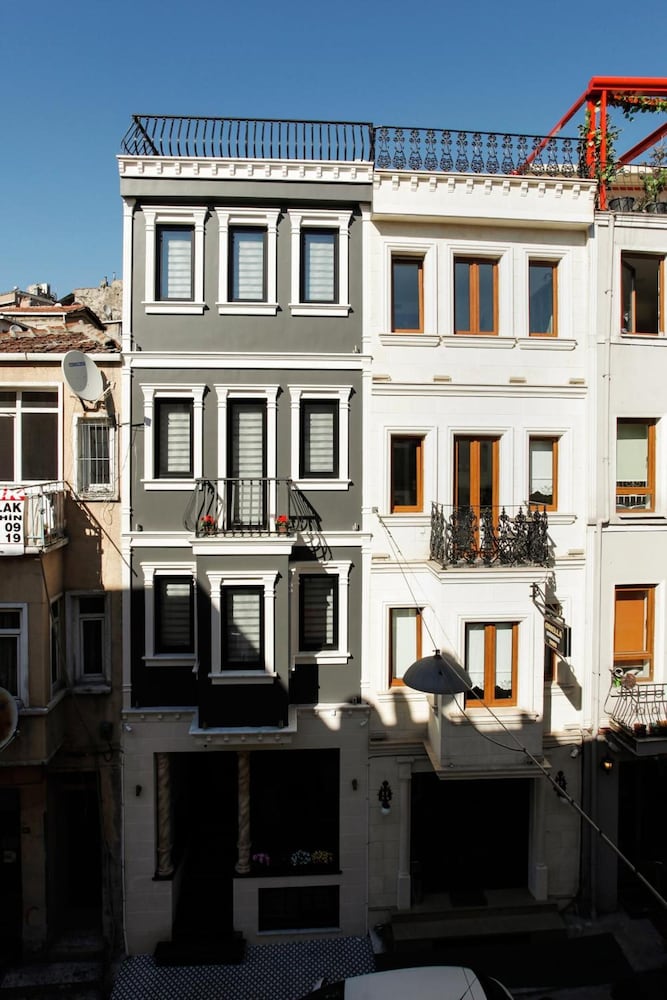 Taksim Doorway Suites - Adults Only photo3