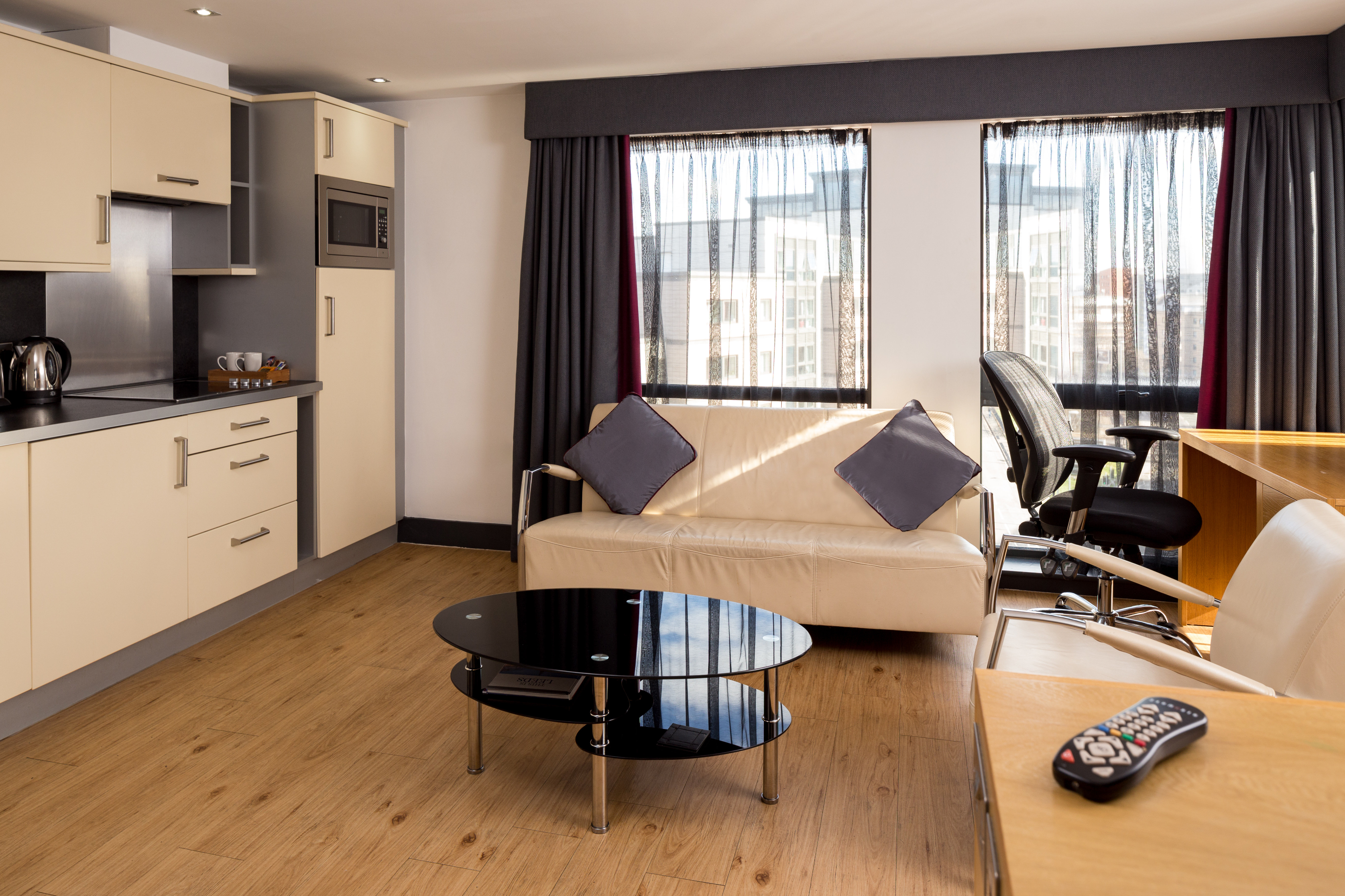 Roomzzz Leeds City West 13/24