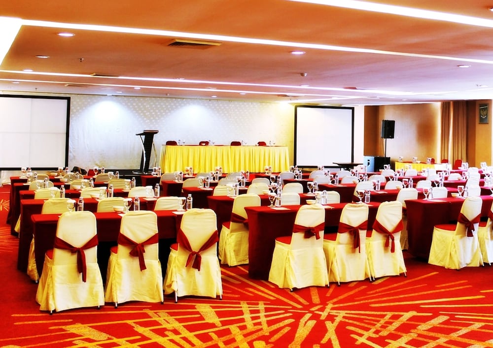 Grand Elite Hotel Pekanbaru 26/32