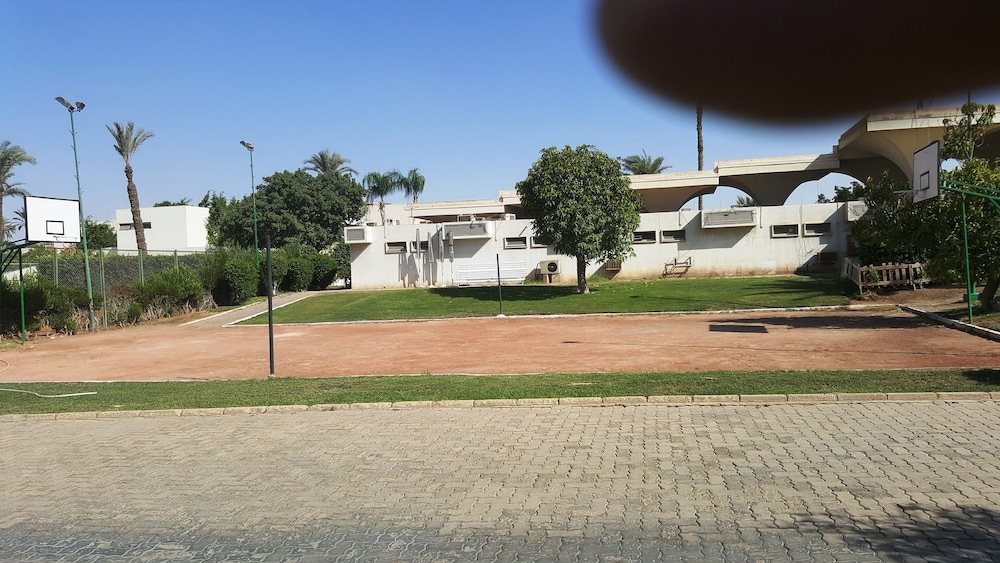 Pyramids Park Resort Cairo 40/65
