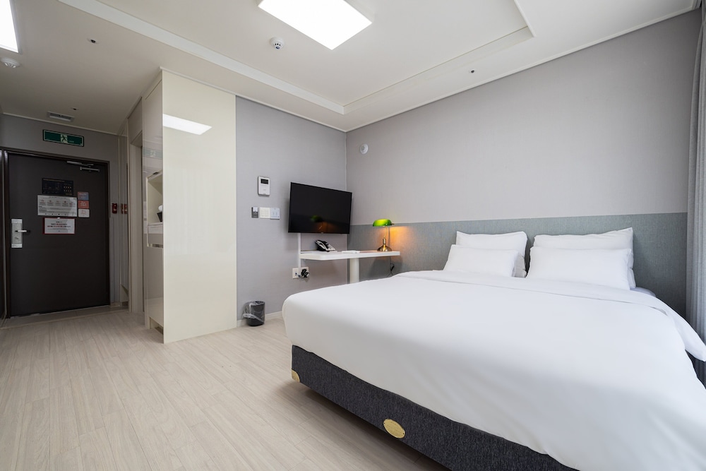 DELUXE, DOUBLE BED, TERRACE