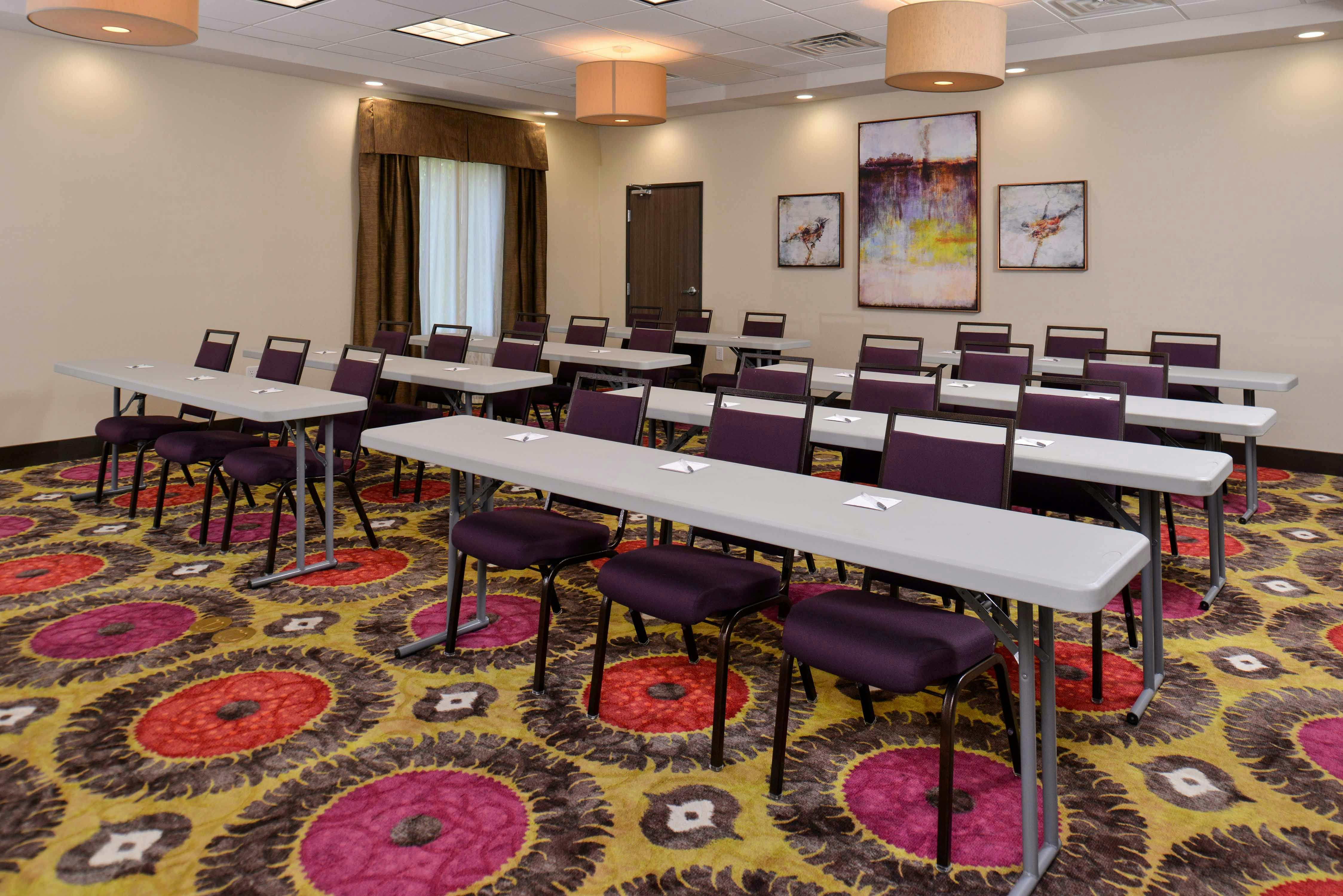 Hampton Inn Suites Dallas Market Center 68/75
