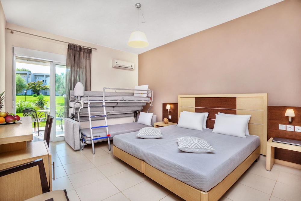 Iris Hotel 68/107