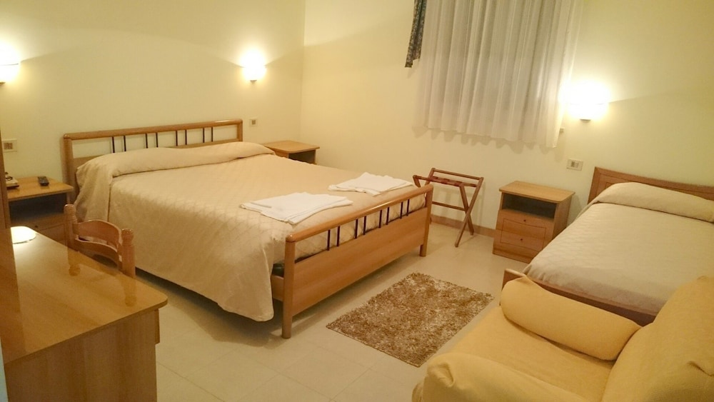 Room, Triple, 3 Beds