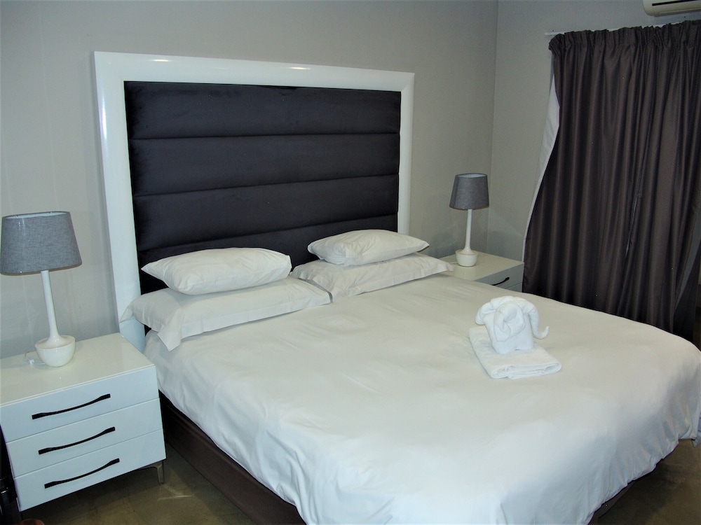 African Moon Corporate House 14/48
