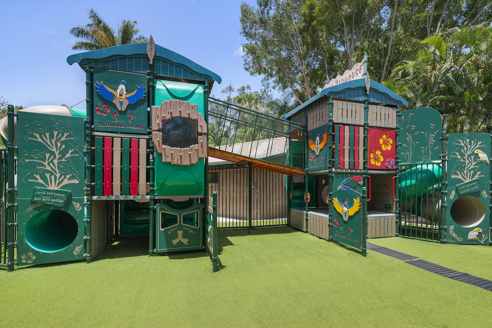ASHMORE PALMS HOLIDAY VILLAGE 69/78