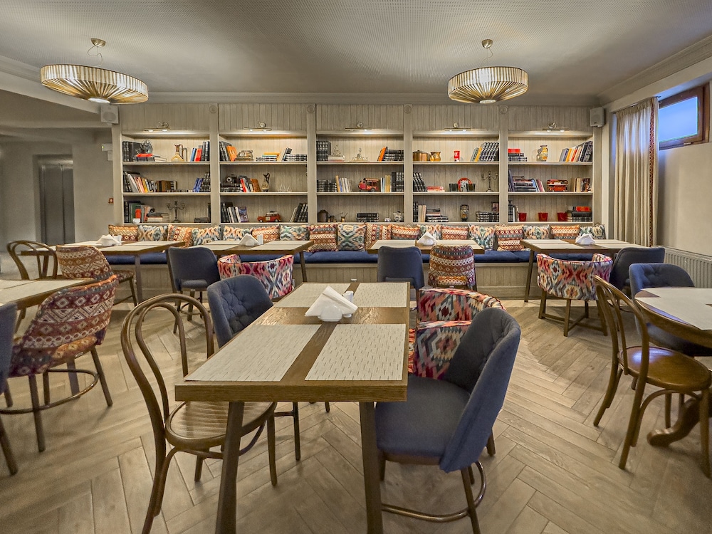 Ef Zin Studios and Suites 34/43