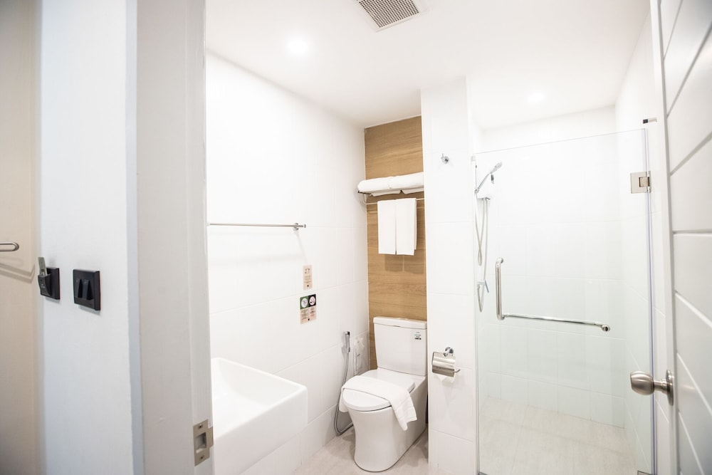 Cubic Bangna Hotel 34/35