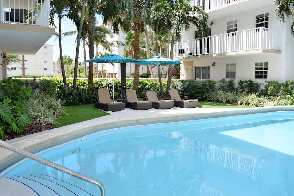 Coral Reef Suites 66/75