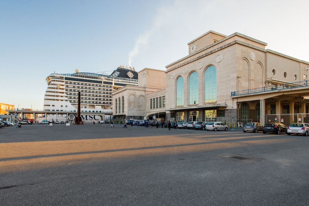Smart Hotel - Naples Harbour 65/71