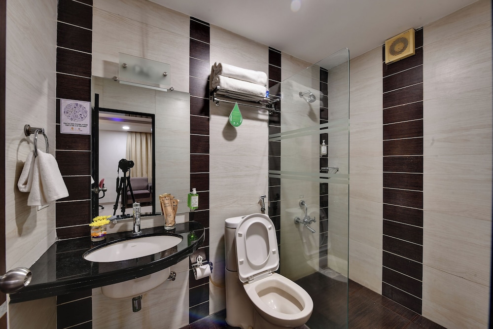 Click Hotel Yuvraj 44/46