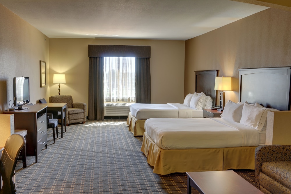 Holiday Inn Express Hotel & Suites Texarkana East 19/54