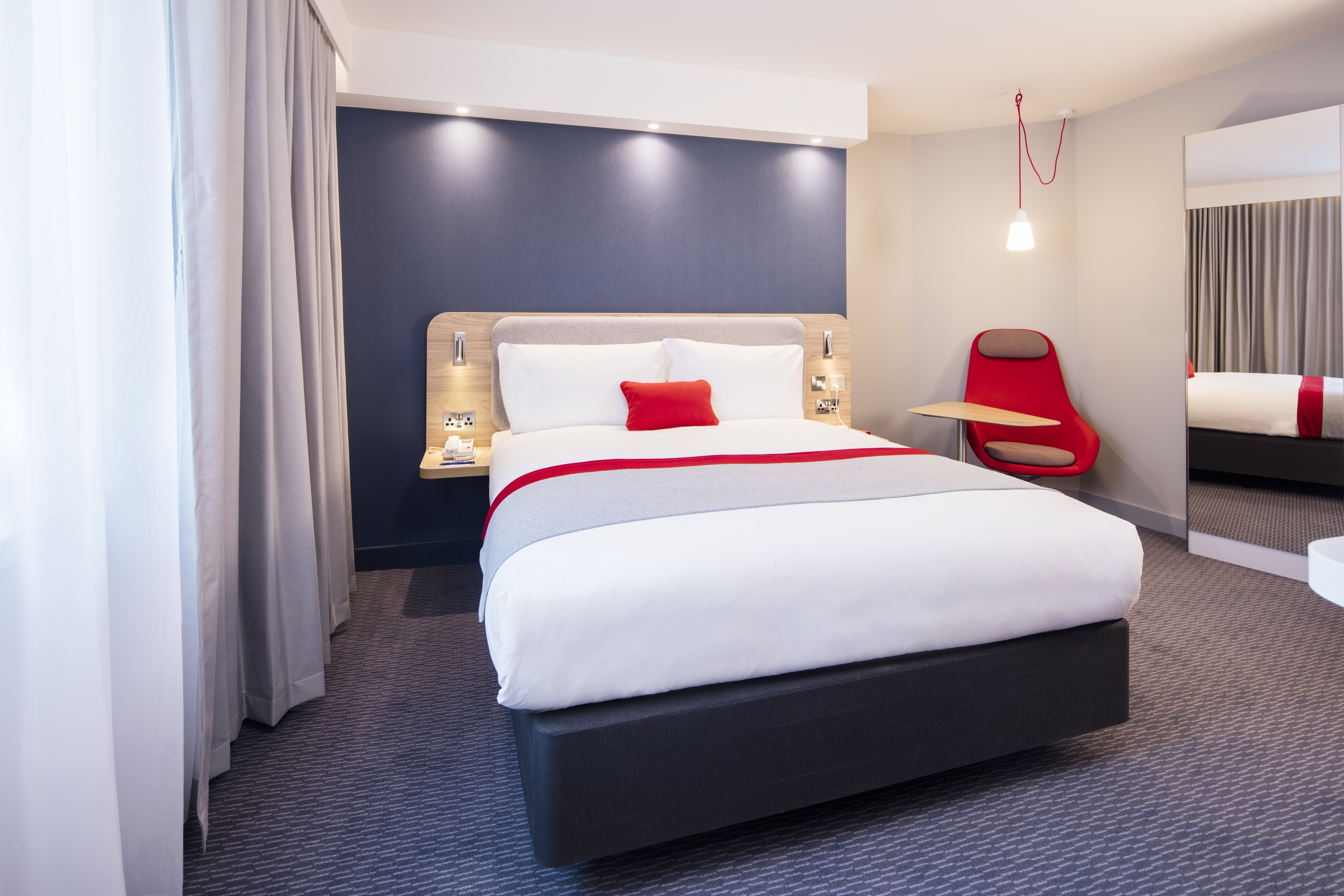 HOLIDAY INN EXPRESS DUBLIN CITY CENTRE 37/71