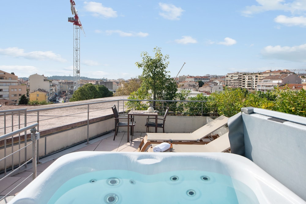 swimming pool spa
