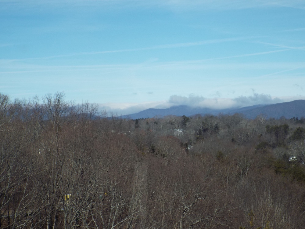 Days Inn by Wyndham Dahlonega 44/49