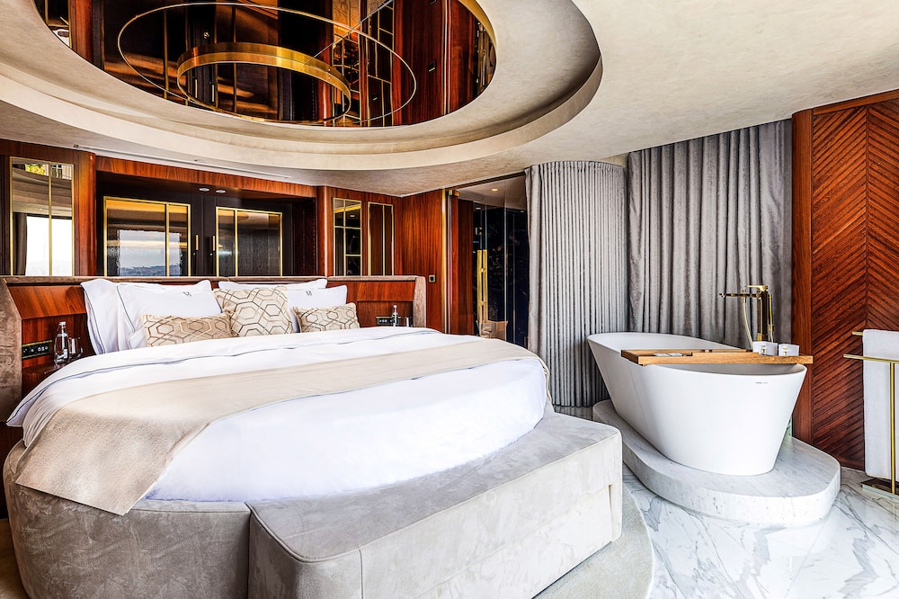 MAESTRO, PENTHOUSE