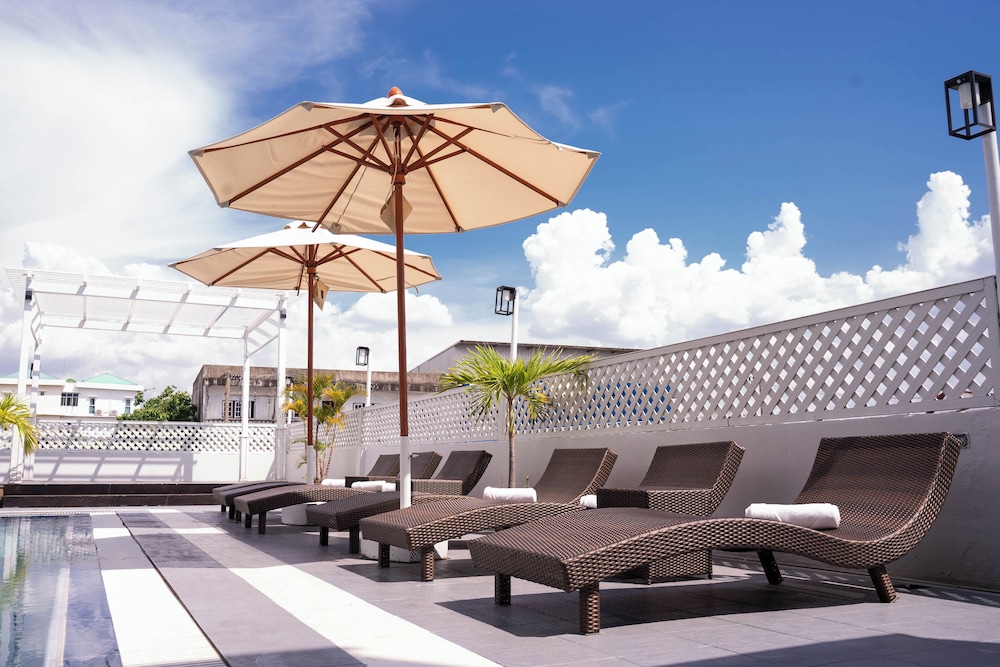 Thong Tarin Hotel 68/72