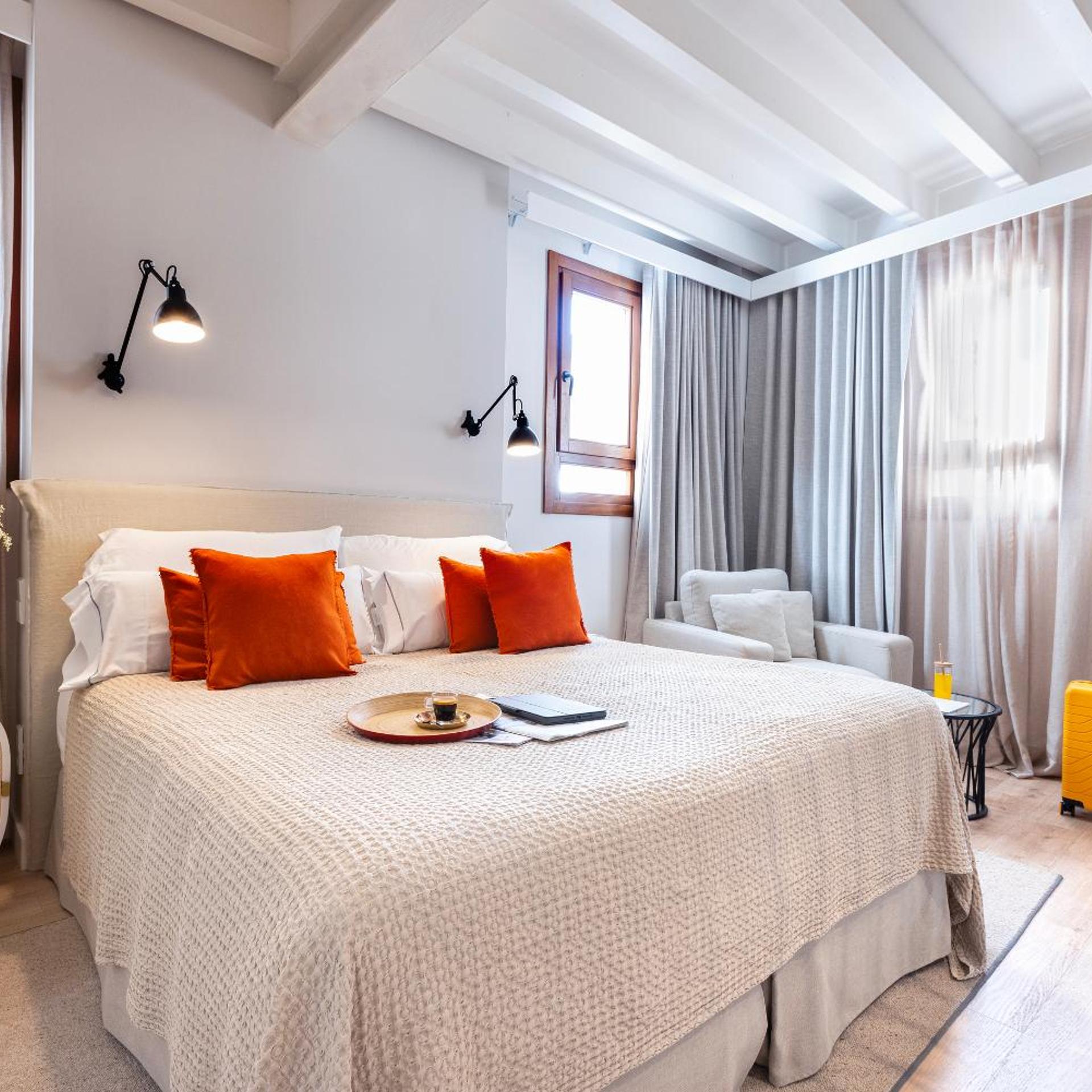 DUPLEX, SUITE