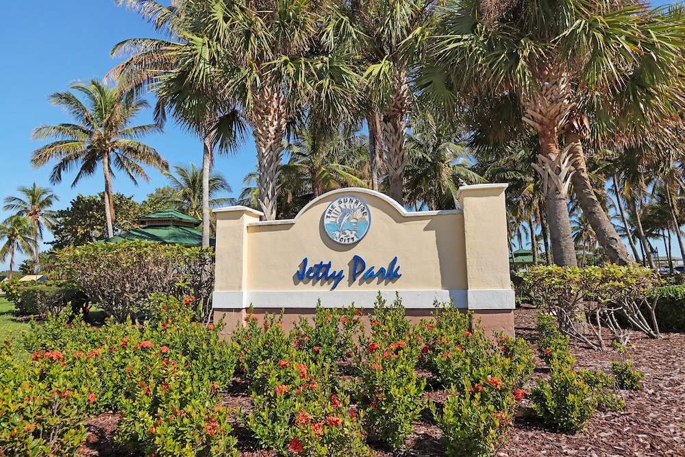 The Royal Inn Beach Hotel Hutchinson Island 62/66