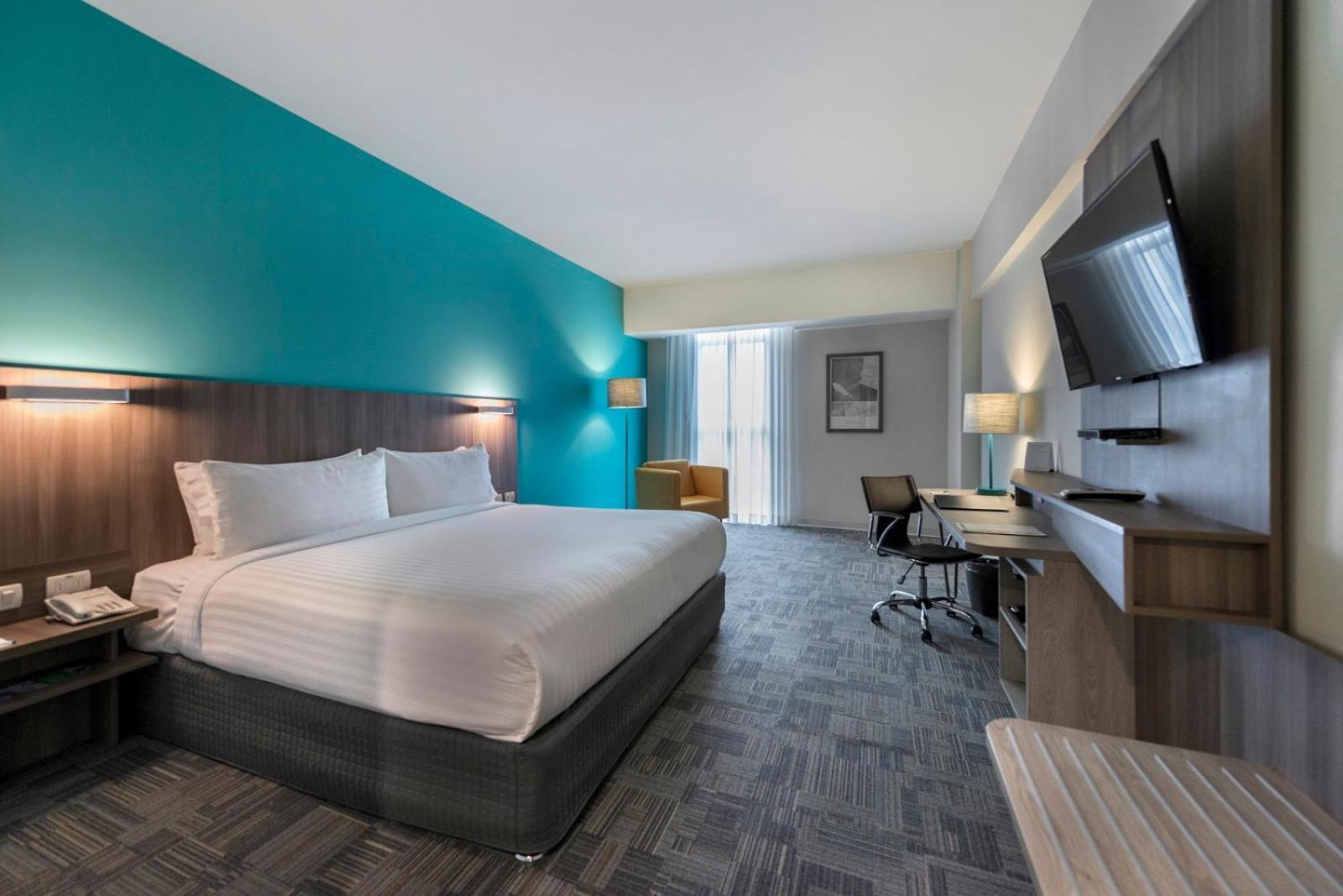 Standard, Queen Bed