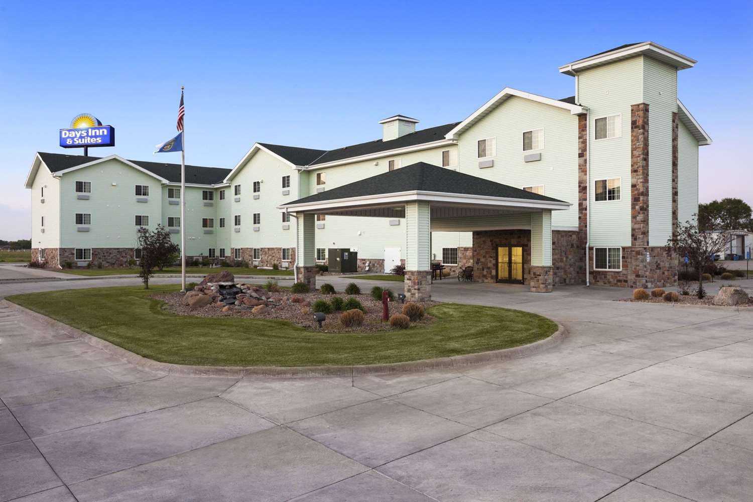 Days Inn & Suites by Wyndham Columbus NE 17/20