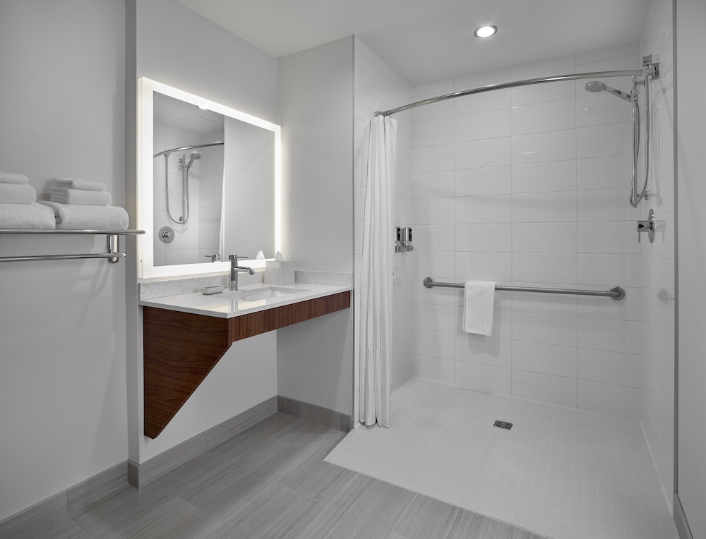 Four Points by Sheraton Edmonton West 9/30