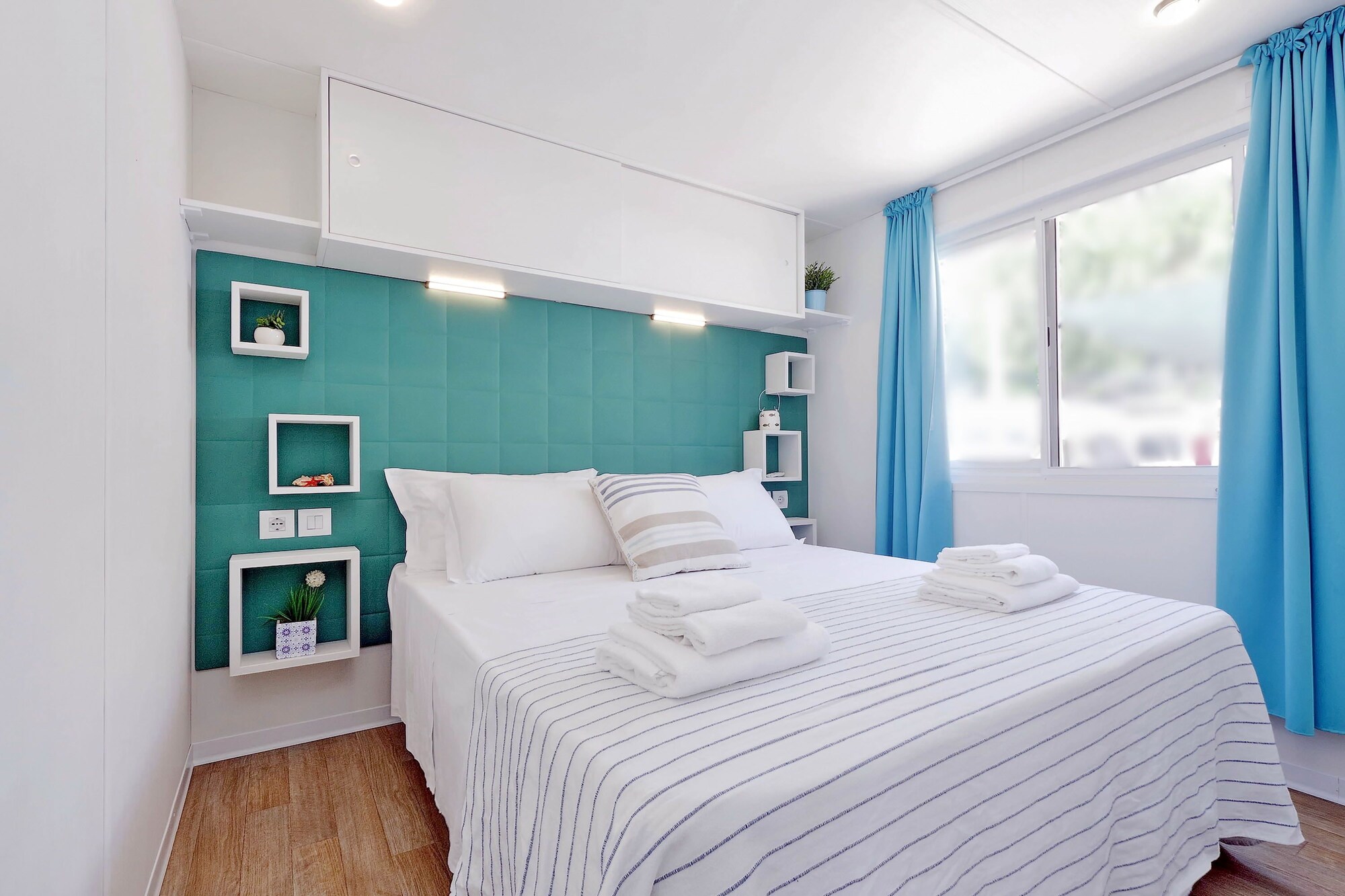 2 Bedrooms, Mobile Home, Superior, Twin Beds, Queen Bed, Sea View, Sofa
