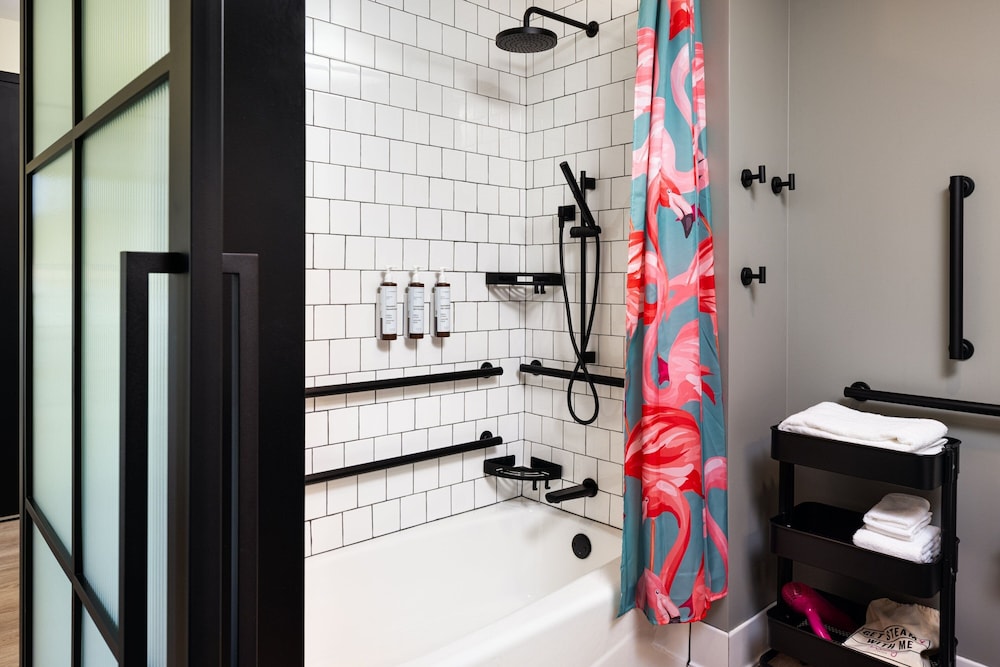 غرفة بسريرين كوين، Moxy Madison Downtown 5/7