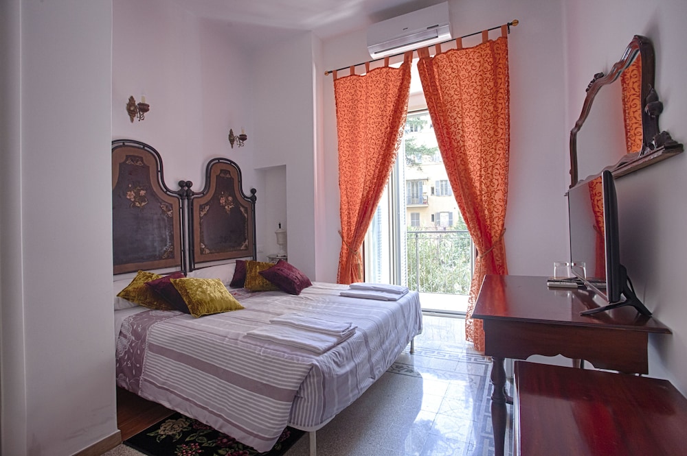 Deluxe Rooms 22/59