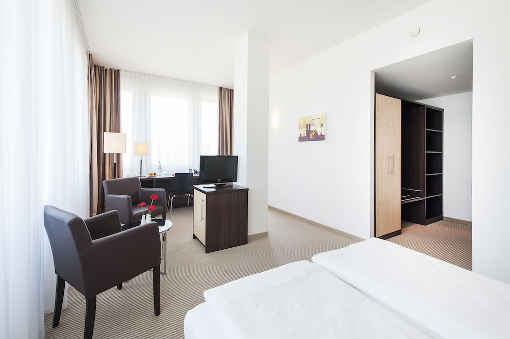 Azimut Hotel Munich 8/50