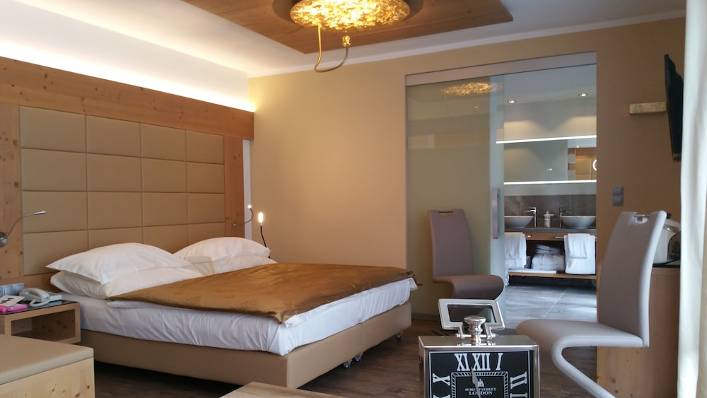 JUNIOR SUITE, DELUXE, BALCONY