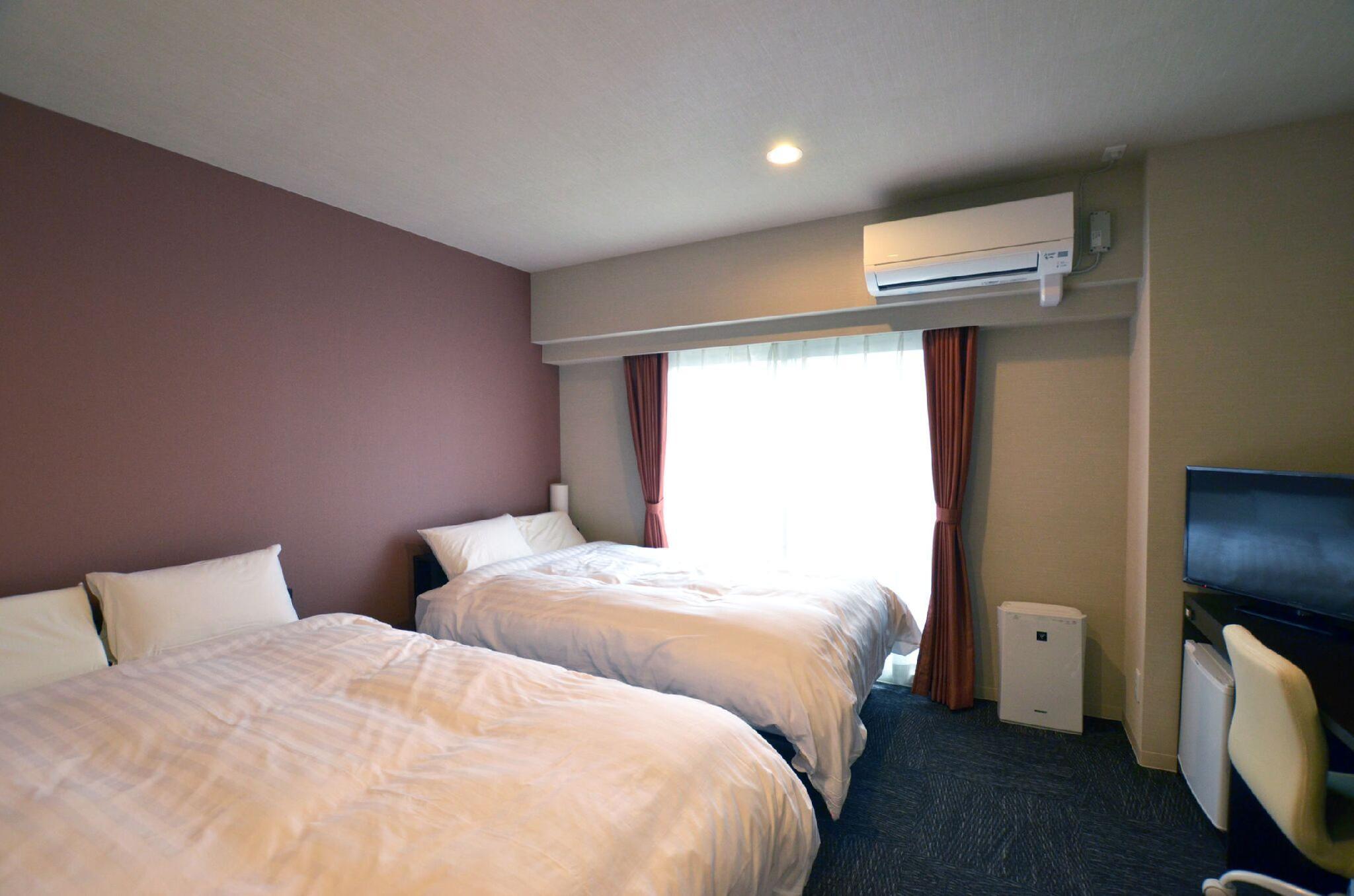 Semi Room, Twin Beds, 1 Double and 1 Semi Double Bed