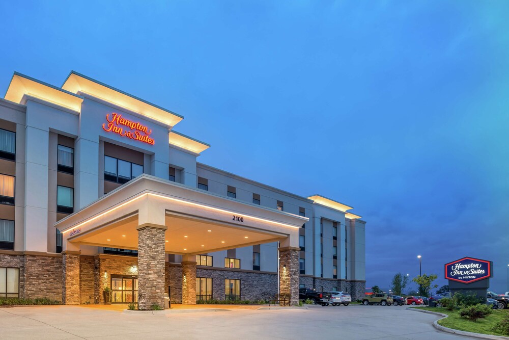 HAMPTON INN AND SUITES AMES IA