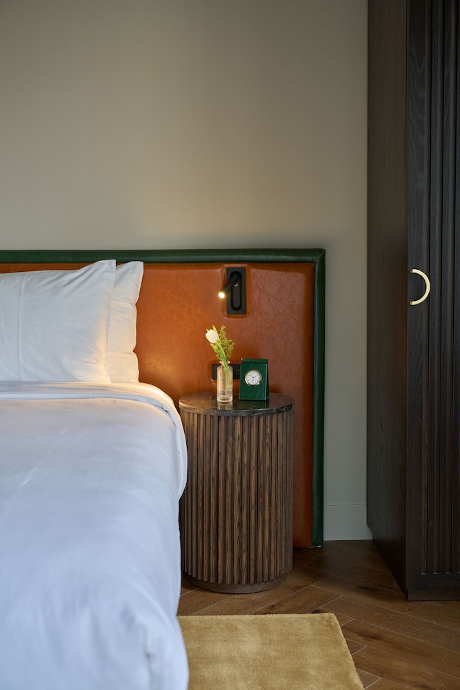 DELUXE, 2 QUEEN BEDS, ACCESSIBLE