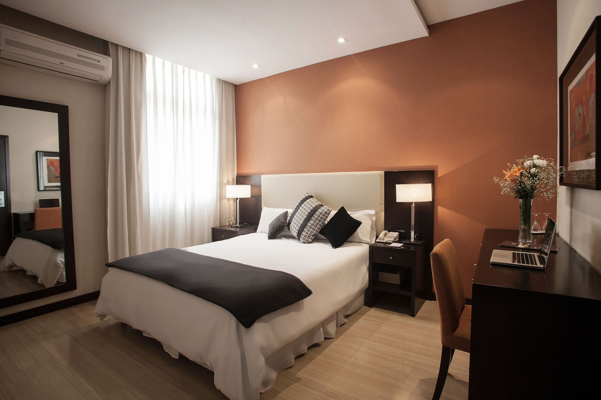 CLASSIC, QUEEN BED