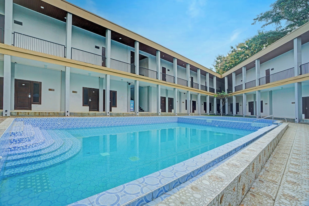OYO 3283 Bwalk Hotel 37/40