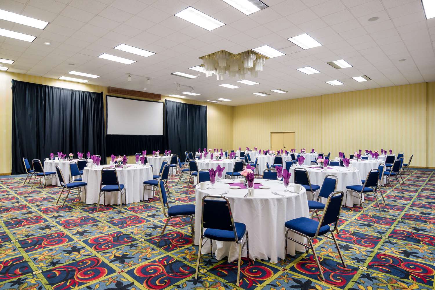 Red Lion Hotel Conference Center Cheyenne 45/65