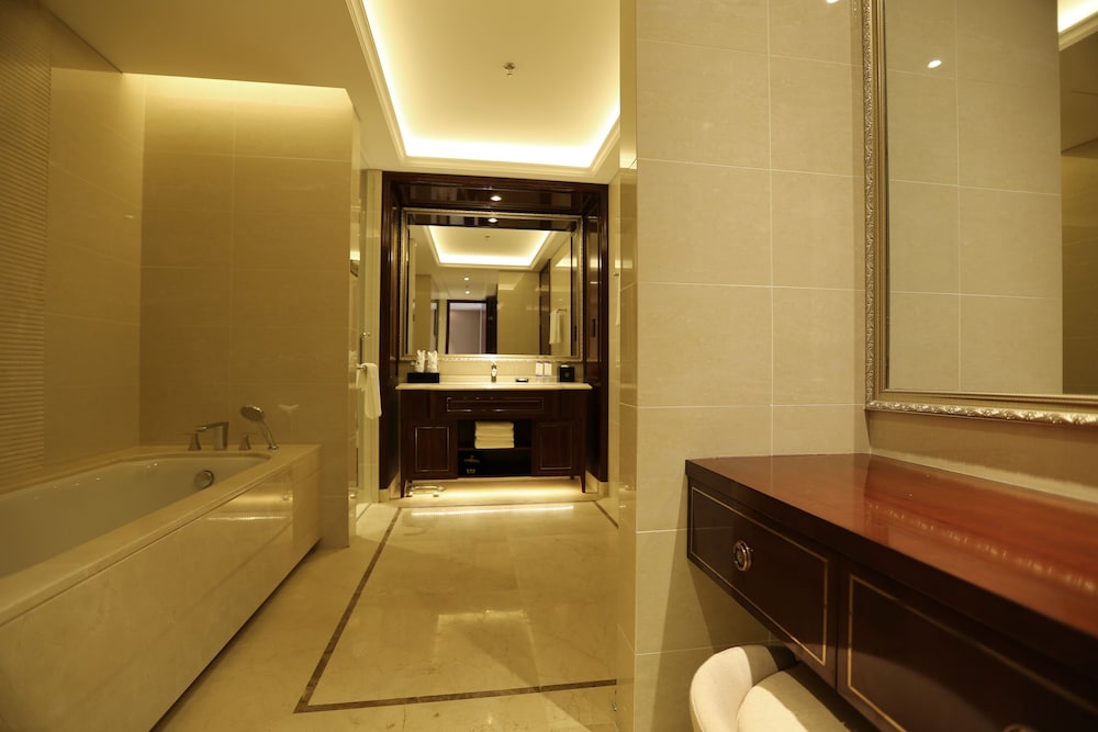 Lanxi International Hotel 66/67