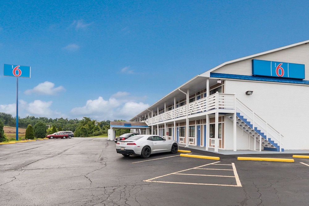 Motel6 Parkersburg, WV 27/39