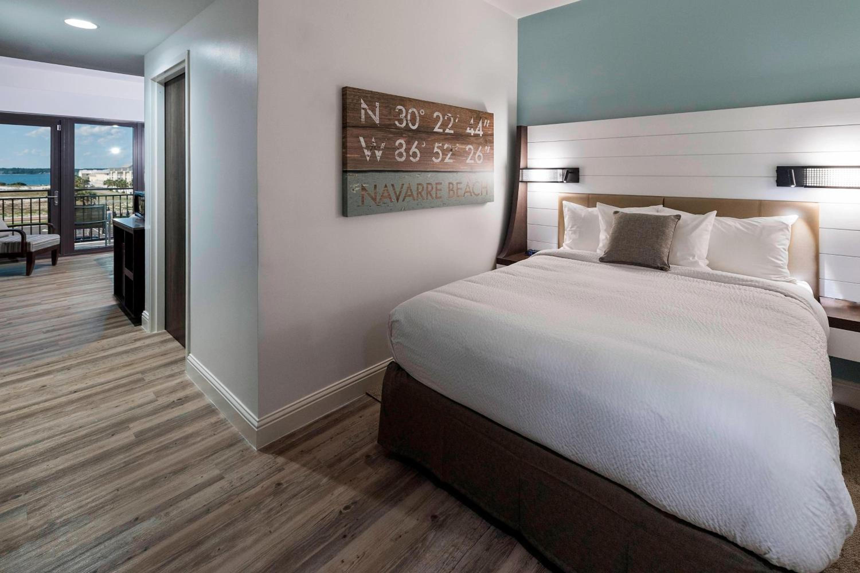 Suite, 2 Beds, Queen Bed, Island View, Balcony