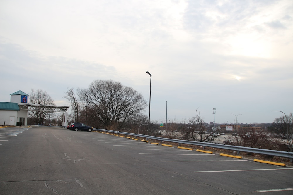 Motel6 Warwick, RI - Providence Airport - I-95 22/38