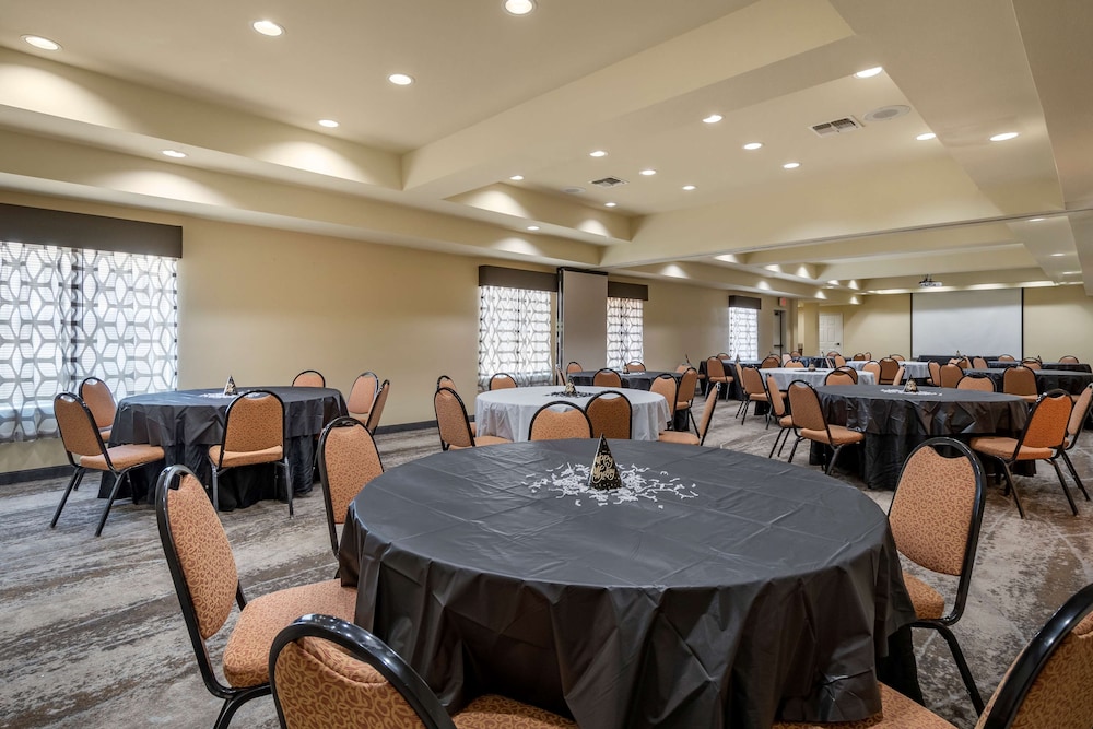 Best Western Plus Monica Royale Inn & Suites 28/31