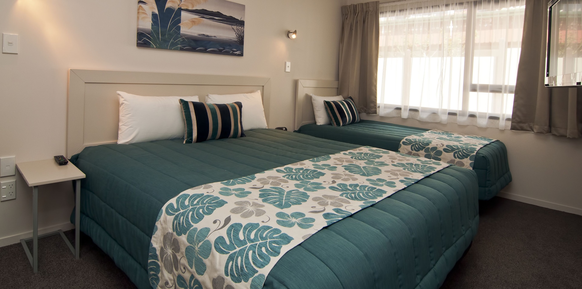 Lower, Suite, King and Twin Beds, Sea View, Sofa