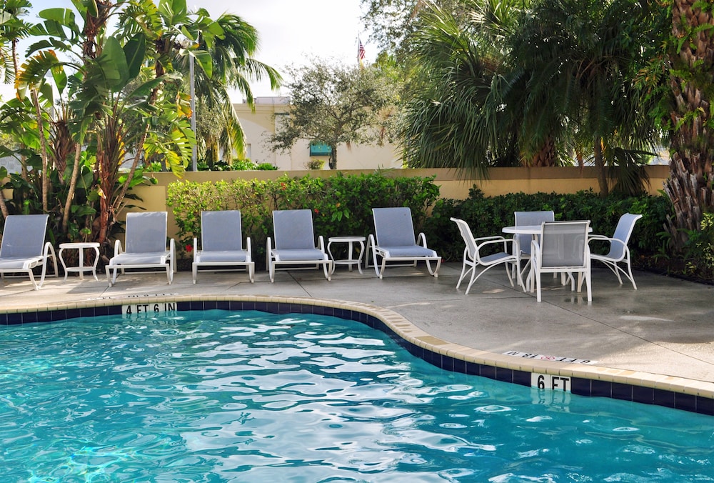 Holiday Inn Express Boca Raton-West 3/60